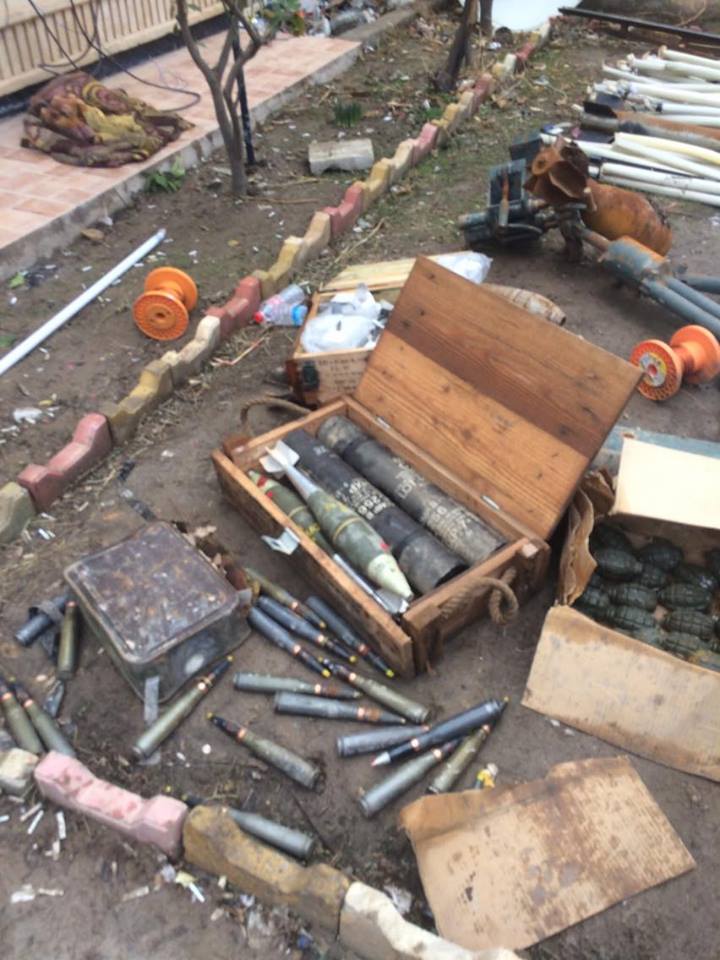 به‌ وێنه‌.. له‌ كارگه‌يه‌كى درووستكردنى چه‌كى داعشدا قوتوى بيره‌ و وێسكى دۆزرايه‌وه‌